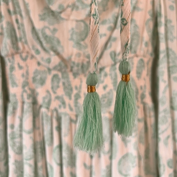 NWOT House of Harlow 1960 Mint Paisley White Smocked Ruffle Mini Dress Small - Picture 5 of 15